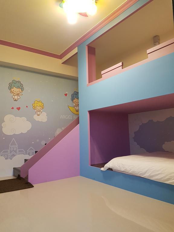 Childlike Innocence Homestay Città di Hualien Esterno foto