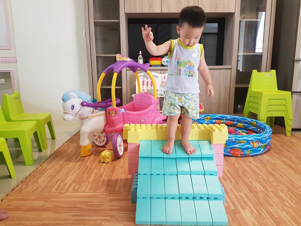 Childlike Innocence Homestay Città di Hualien Esterno foto