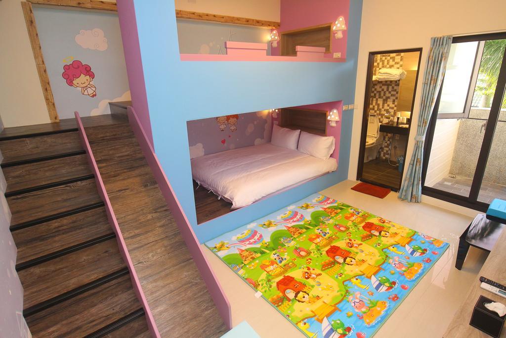 Childlike Innocence Homestay Città di Hualien Esterno foto