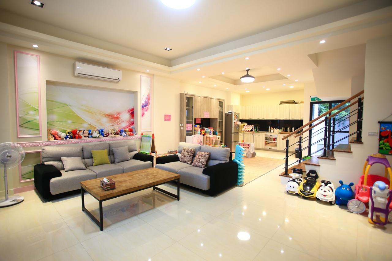 Childlike Innocence Homestay Città di Hualien Esterno foto
