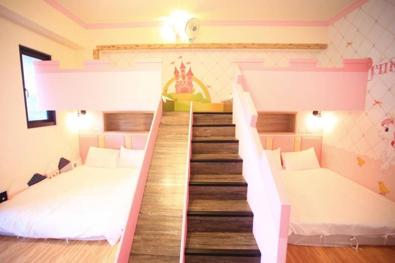 Childlike Innocence Homestay Città di Hualien Esterno foto