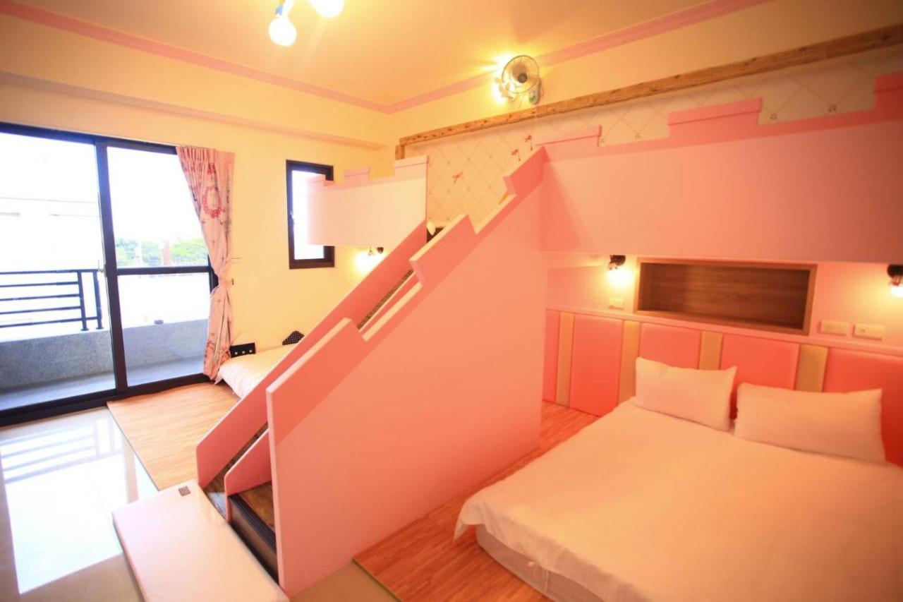 Childlike Innocence Homestay Città di Hualien Esterno foto
