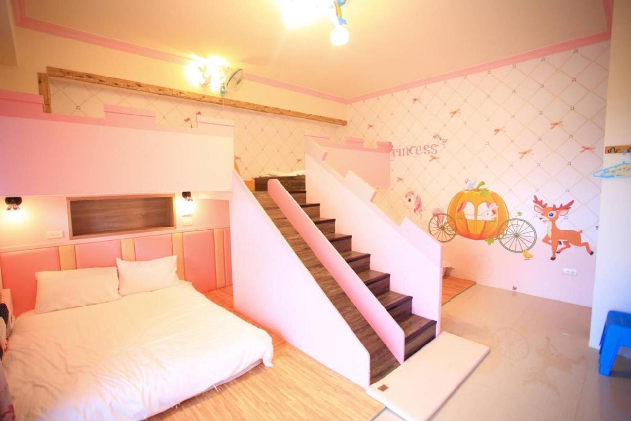 Childlike Innocence Homestay Città di Hualien Esterno foto